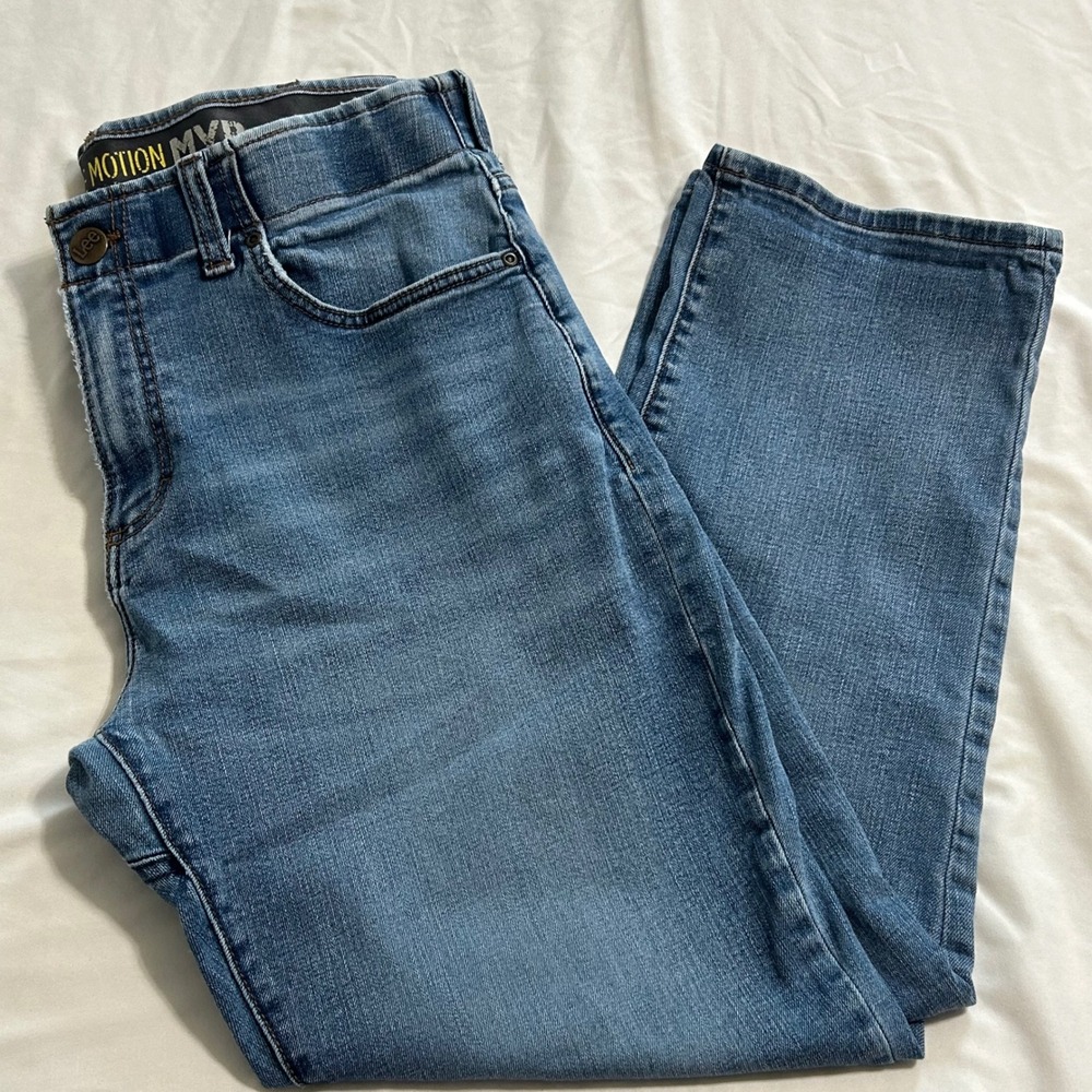 Lee Extreme Motion MVP Mens Jeans 36x29 Medium Wash Straight Leg Performance